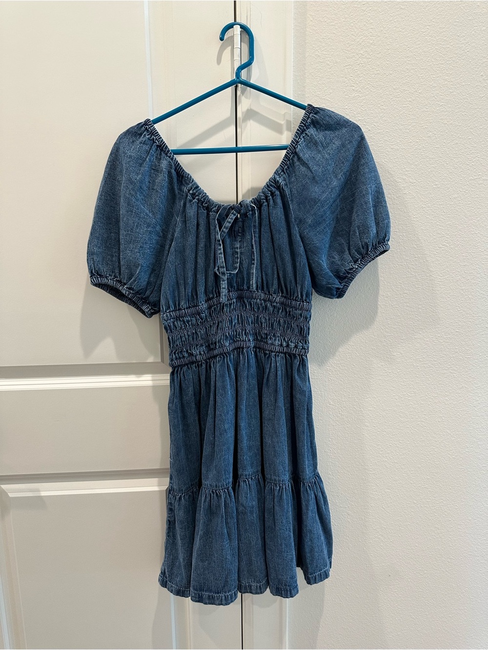 GAP Denim Puff-Sleeve Tiered Dress in Blue